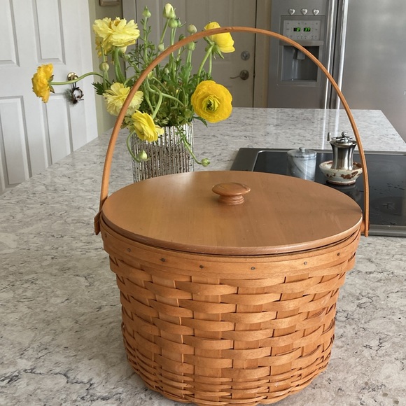 Longaberger, apple basket - Picture 1 of 8